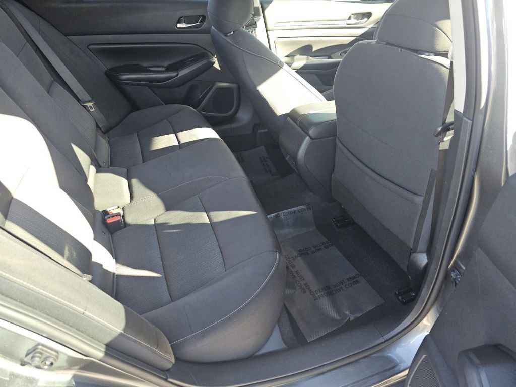 Used 2022 Gun Metallic Nissan 2.5 SV image 5