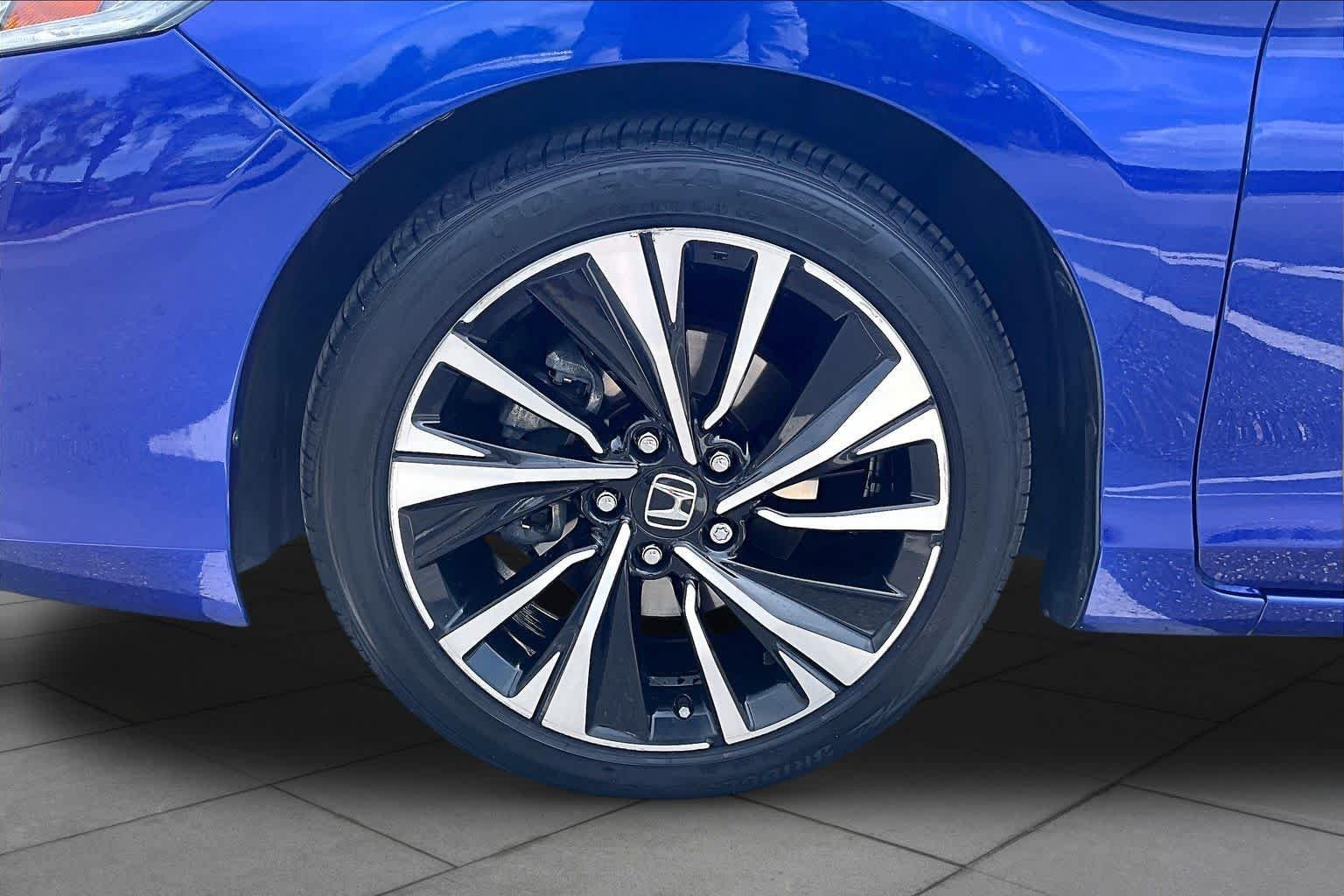 Used 2017 Deep Blue Opal Metallic Honda EX-L image 10