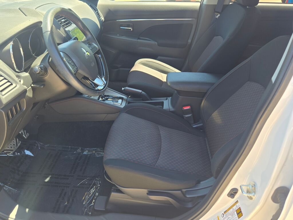 Used 2019  Mitsubishi 4WD**1 OWNER** image 15