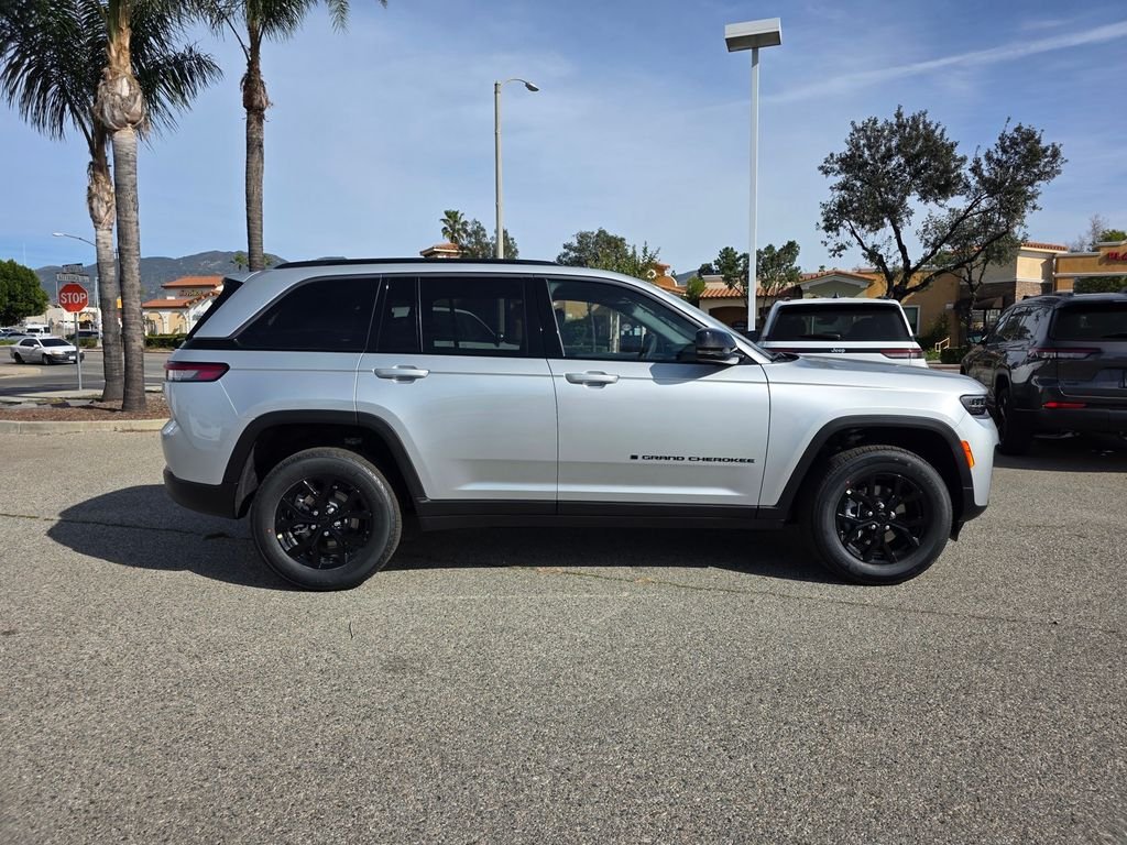 New 2026 Silver Zynith Exterior Paint Jeep Altitude image 3