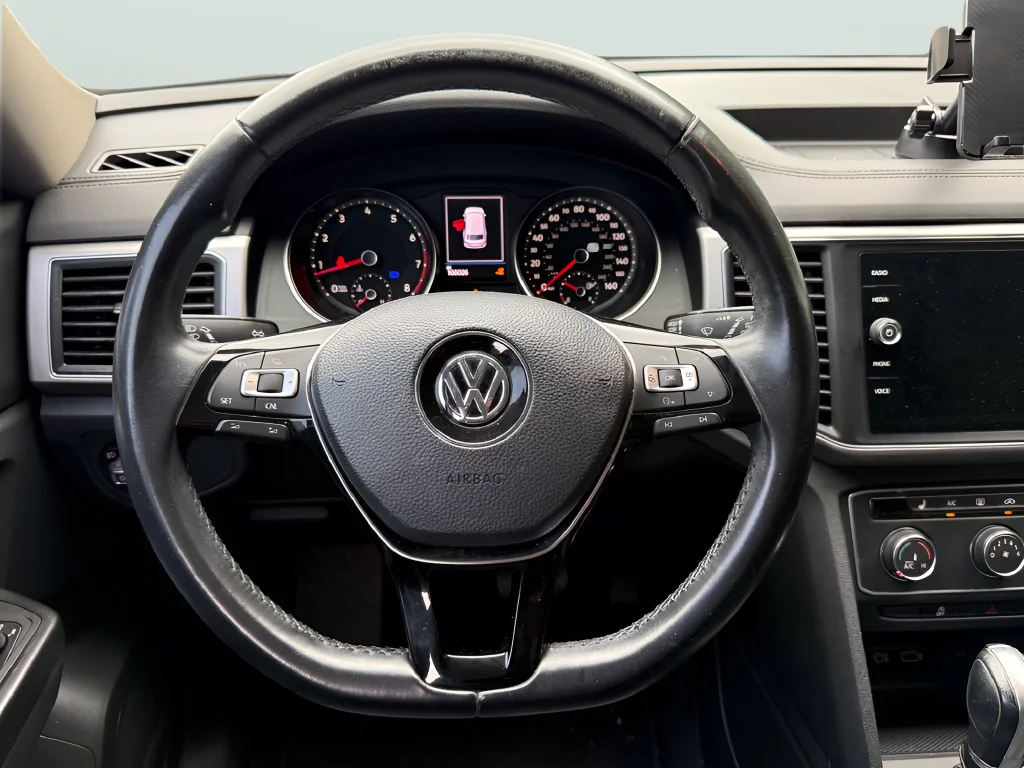 Used 2018 Black Volkswagen 3.6L V6 SE image 12