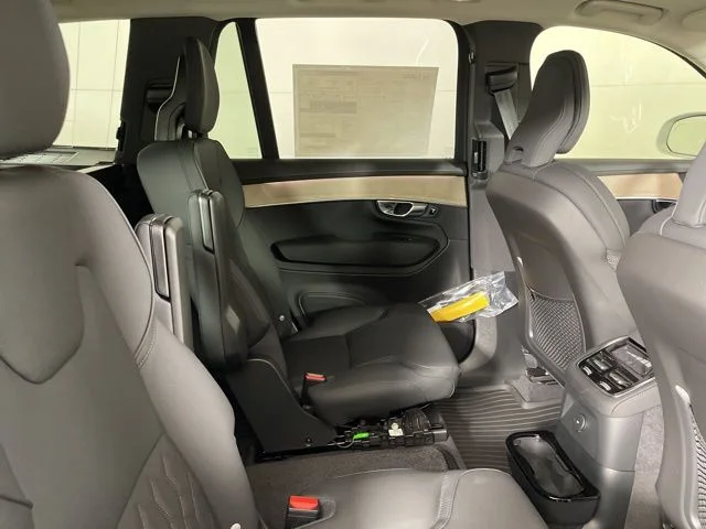 2025 Volvo XC90 Plus - Photo 24