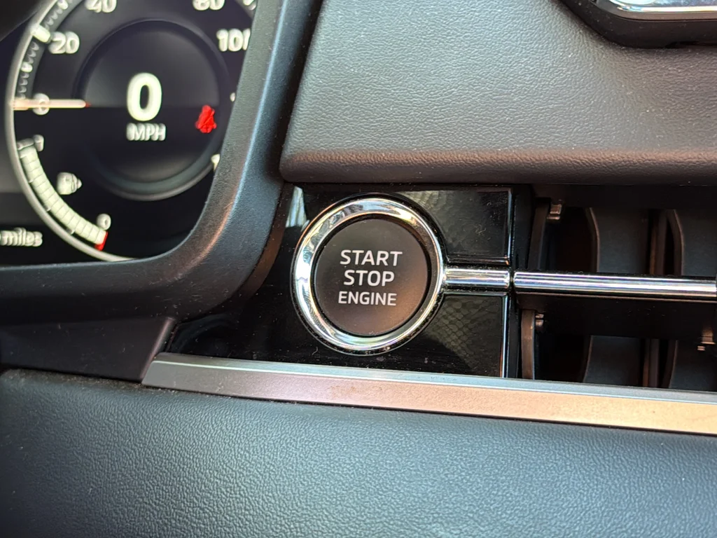 Used 2024  Mitsubishi SE Black Edition image 13