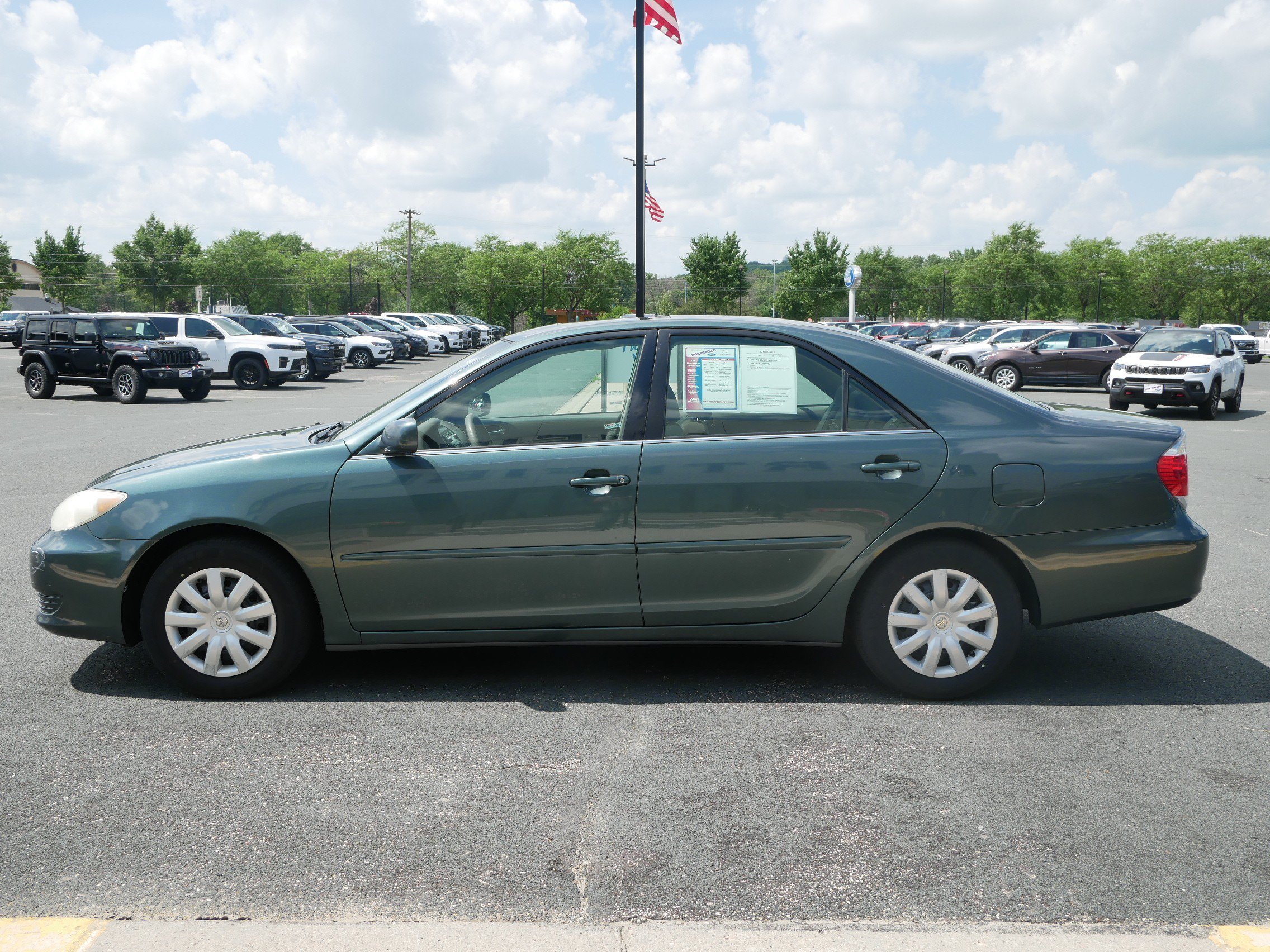 Used 2005 Gray Toyota LE image 5