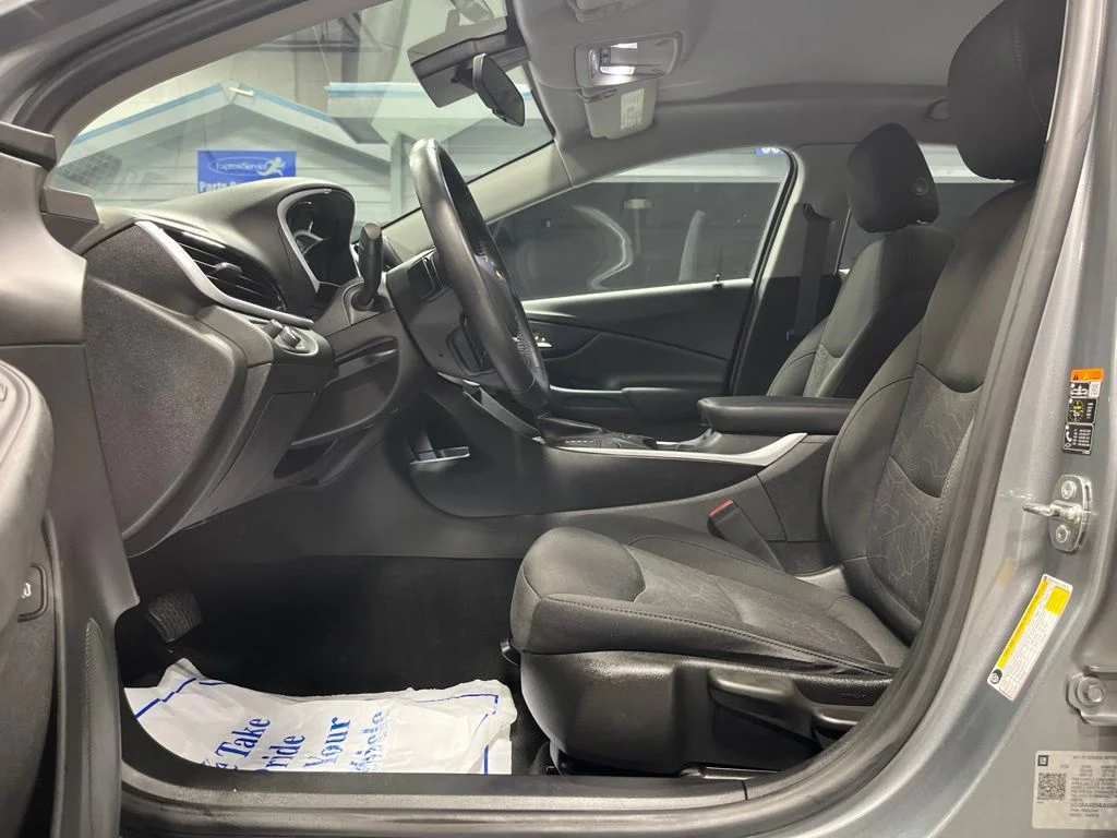 Used 2018 Steel Metallic Chevrolet LT image 11