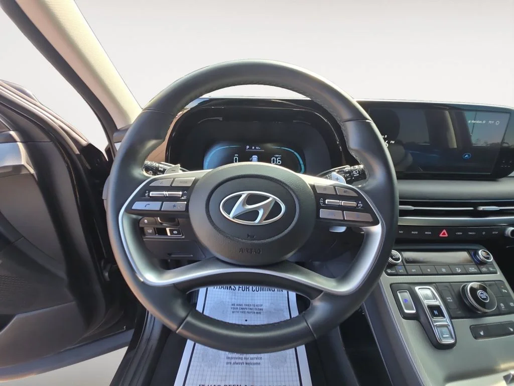 Used 2024 Black Hyundai SEL image 13