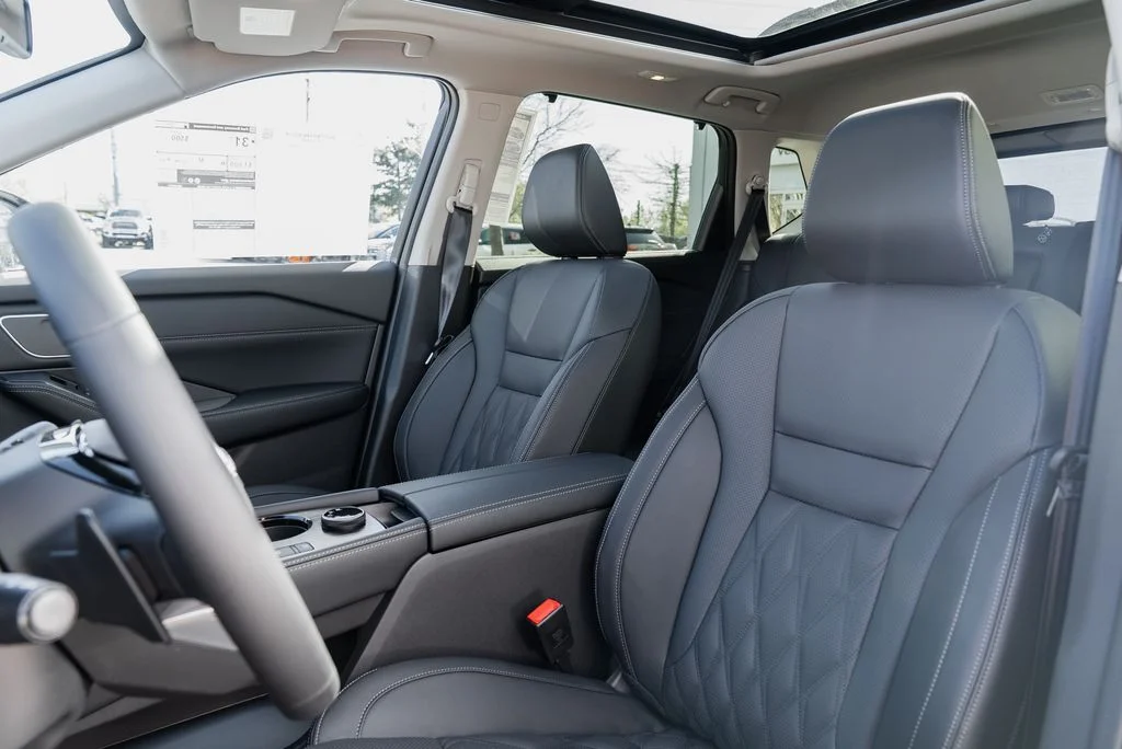New 2026 Boulder Gray Pearl / Super Black Two-tone Nissan Platinum image 22