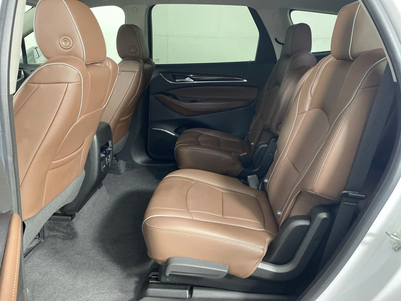 Used 2020 White Frost Tricoat Buick Avenir image 28