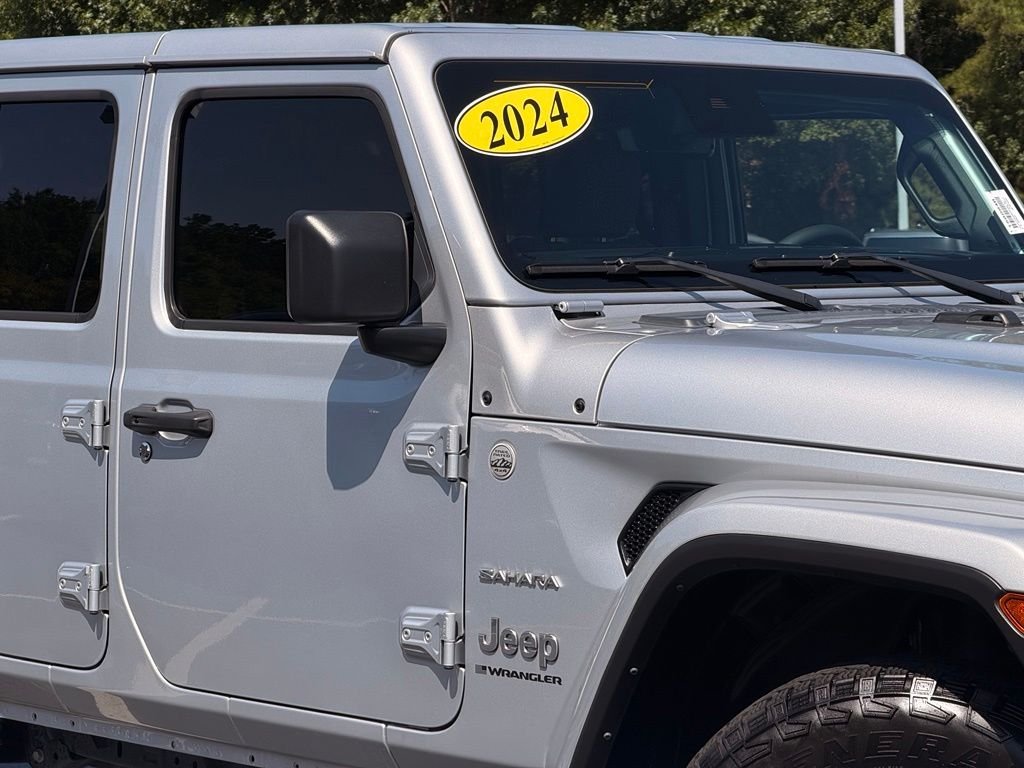 Used 2024 Silver Jeep Sahara image 8