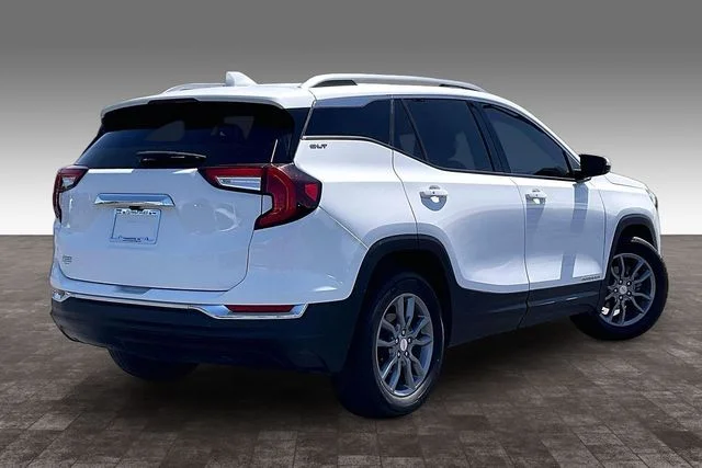Used 2024 White GMC SLT image 2