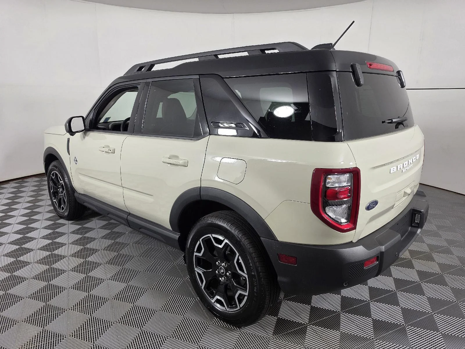 Used 2025 Desert Sand Ford Outer Banks image 9