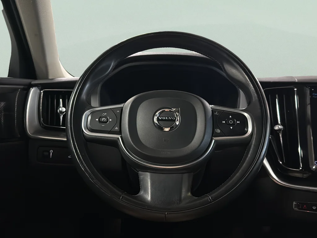 Used 2019 Crystal White Pearl Volvo T5 Momentum image 28