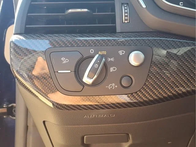 Used 2019  Audi Y image 13