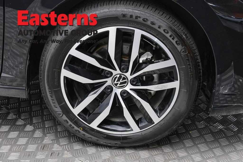 Used 2025 Black Volkswagen 1.5T SE image 30