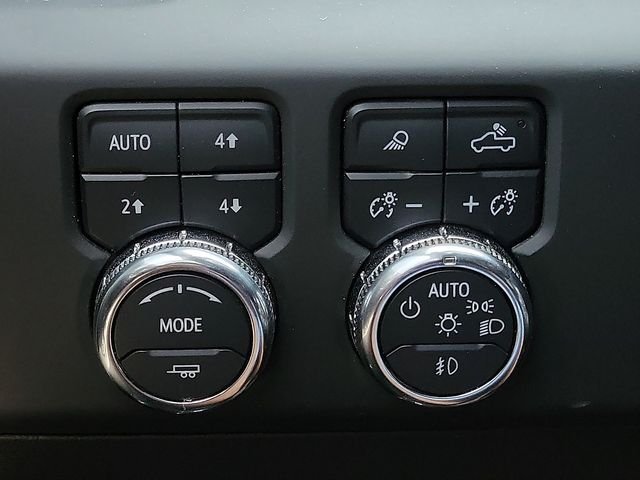 Used 2024 White GMC AT4 image 17