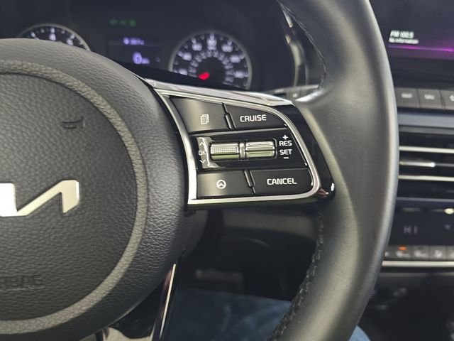 Used 2022  Kia Nightfall image 18