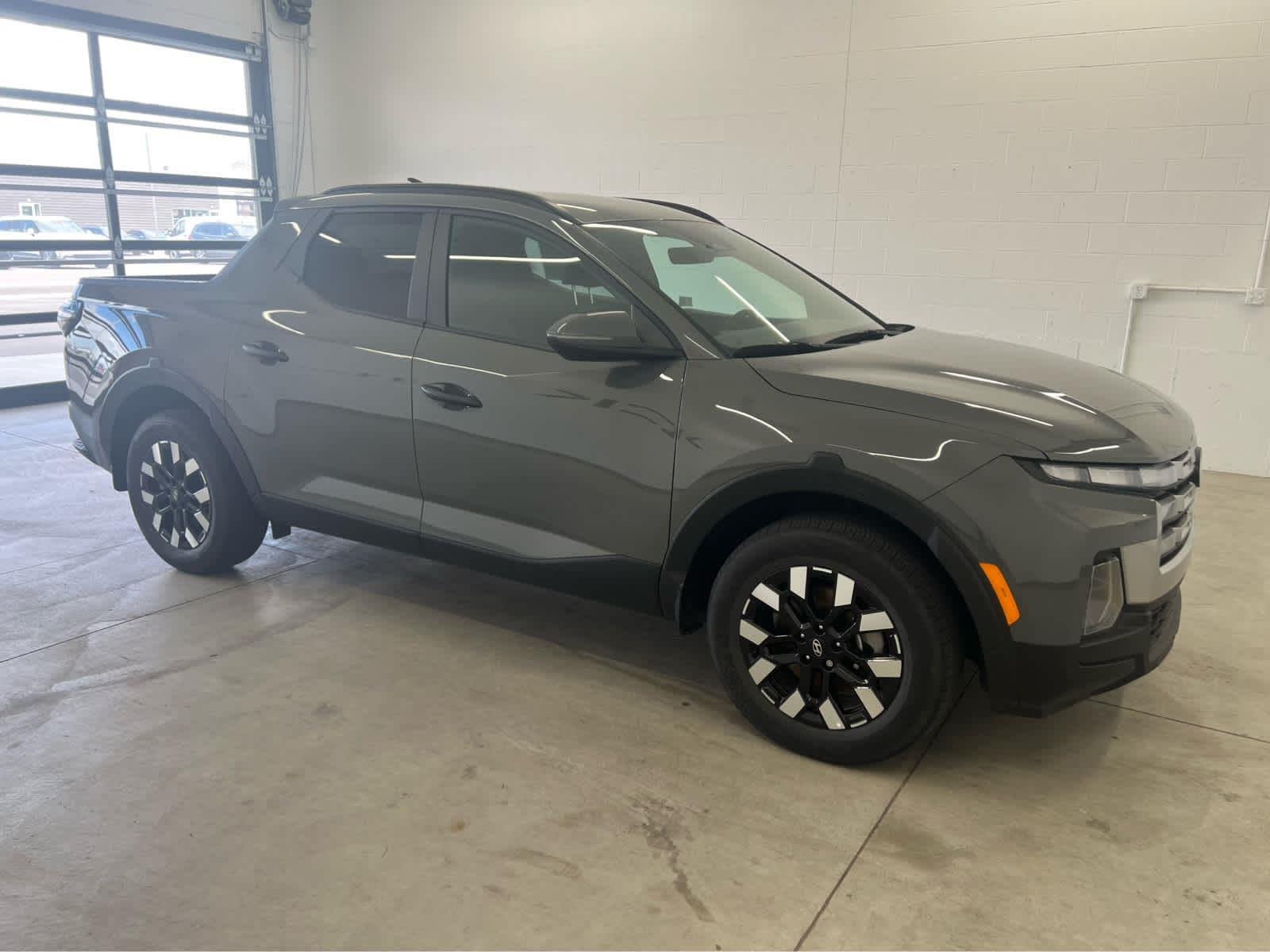 Used 2025 Hampton Gray Hyundai SEL image 5