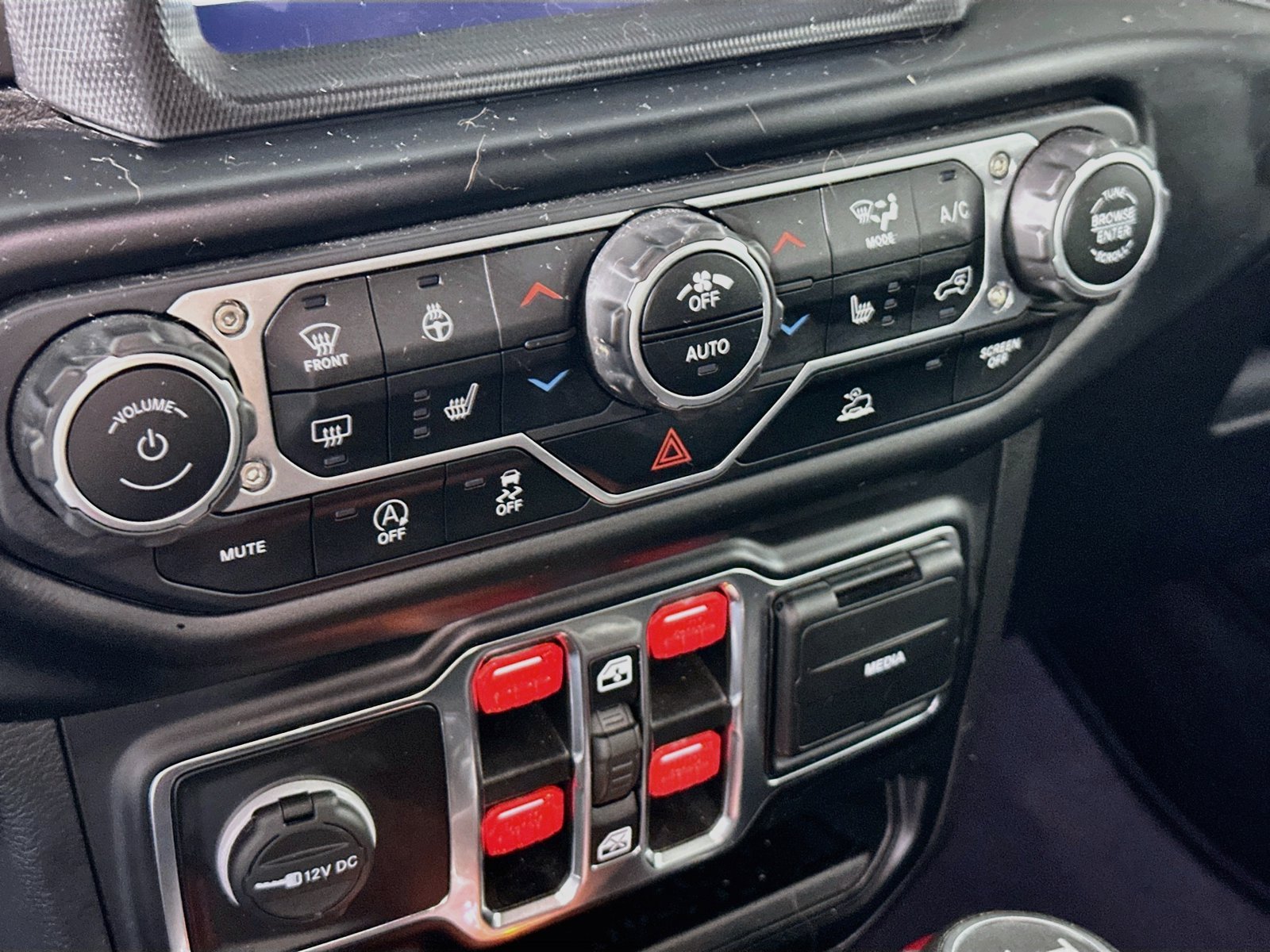 Used 2022 Black Clearcoat Jeep Unlimited Sahara image 17