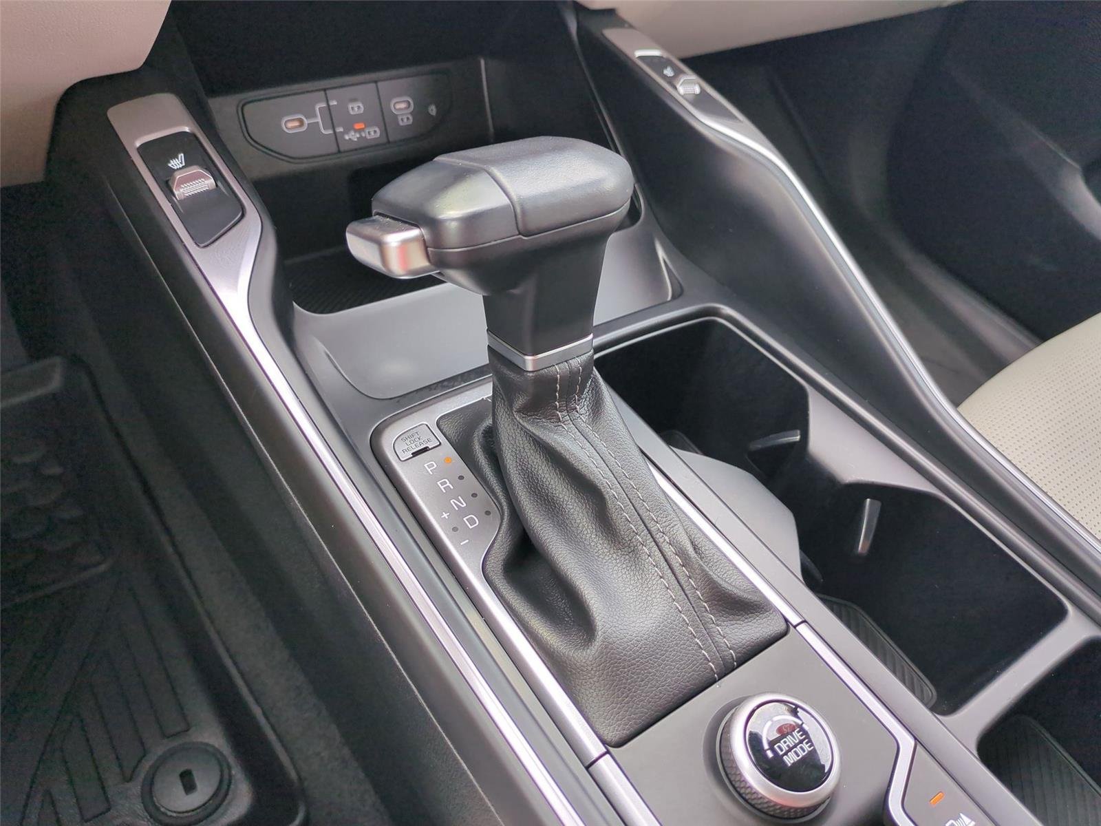 Used 2025 Glacial White Pearl Kia S image 41