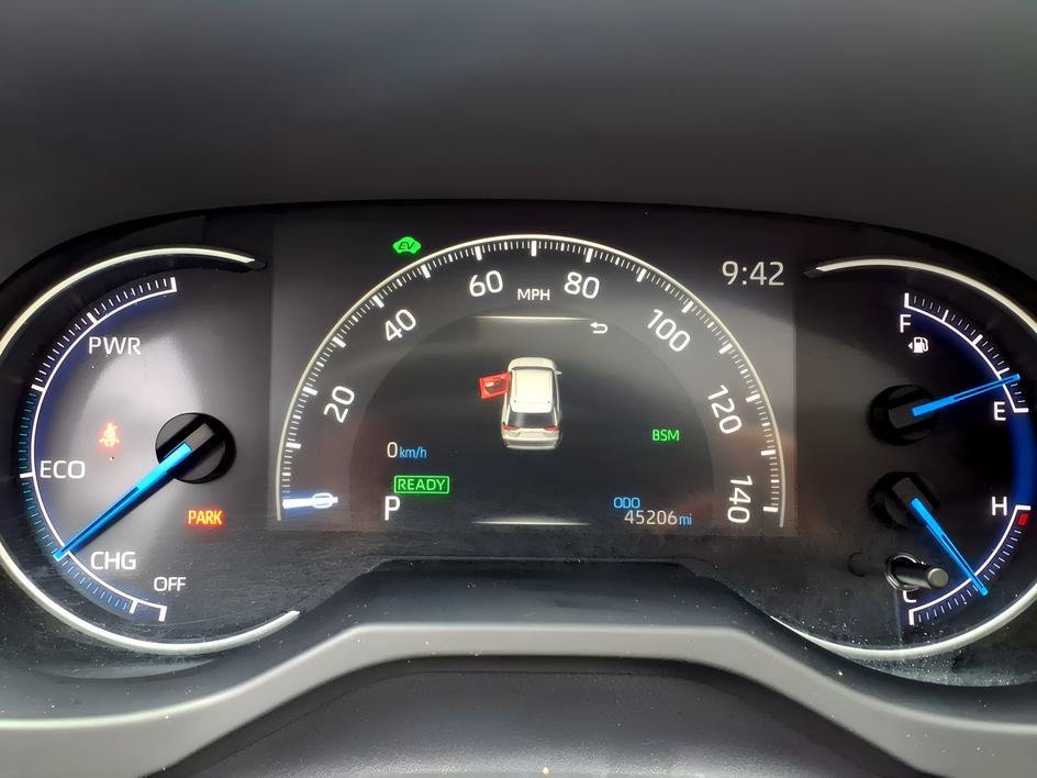 Used 2023 Ice Cap Toyota Hybrid XLE image 25