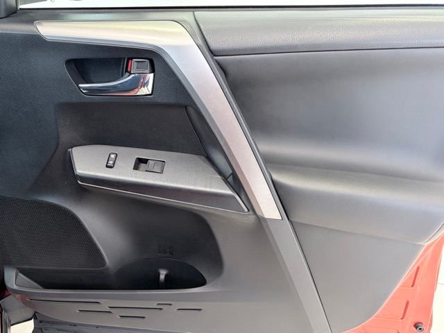 Used 2016 Red Toyota XLE image 10