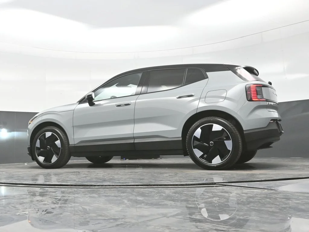 New 2026 Vapour Grey Volvo Twin Motor Performance Plus image 20