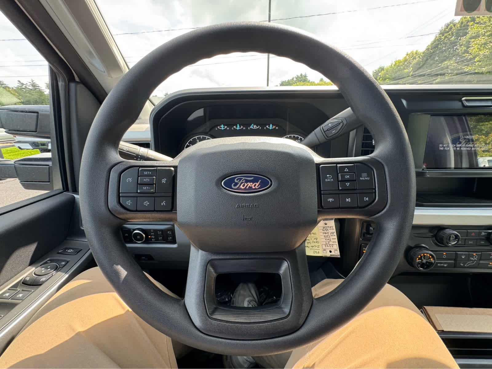 New 2027 Oxford White Ford XLT image 17