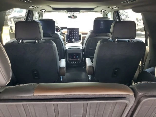 Used 2025 White Frost Tricoat GMC Denali Ultimate image 32