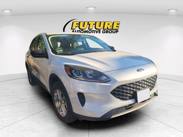 Used 2022 White Ford SE image 1