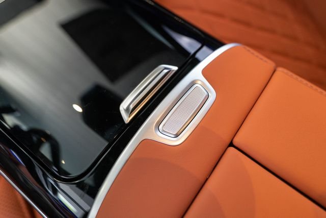 New 2026 MANUFAKTUR Graphite Metallic Mercedes-Benz S 580 image 26