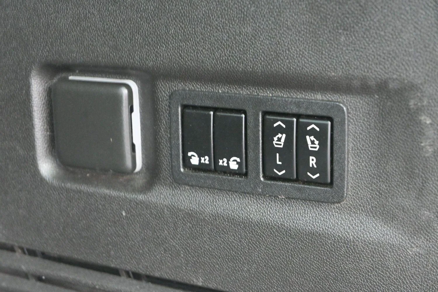 Used 2021 Dark Sky Metallic GMC AT4 image 11