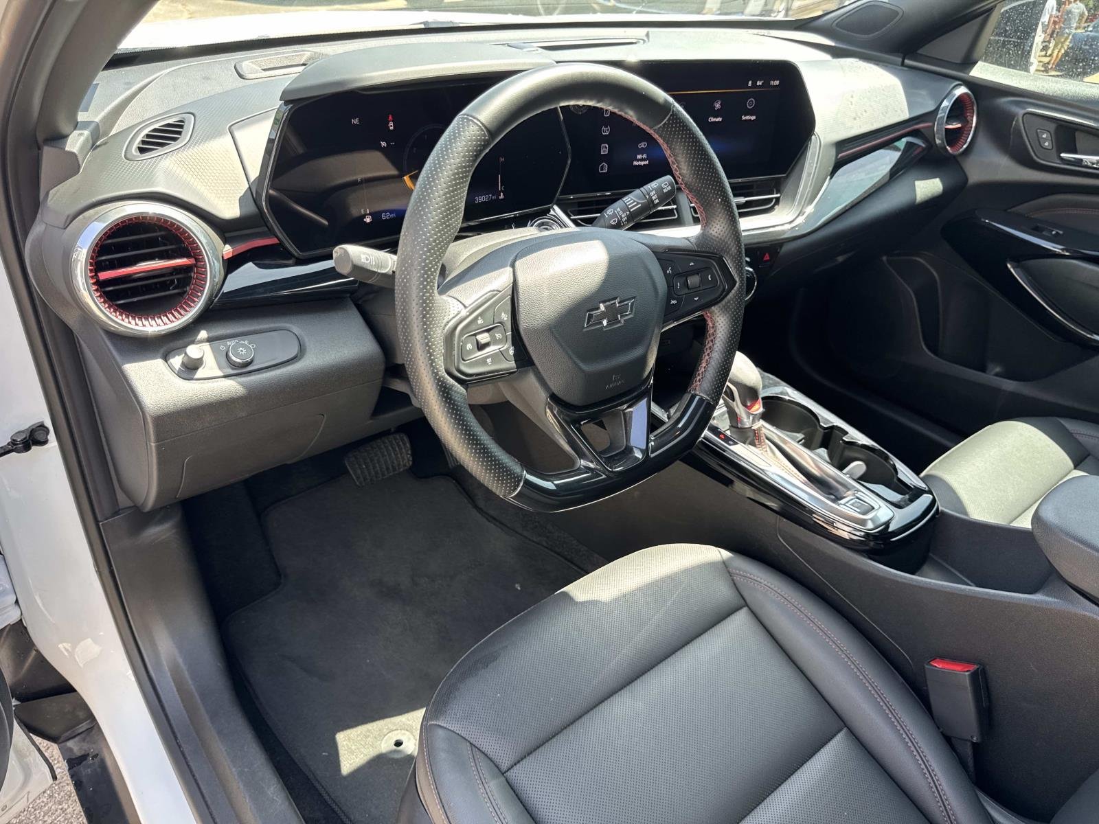 Used 2024 Summit White Chevrolet 2RS image 17