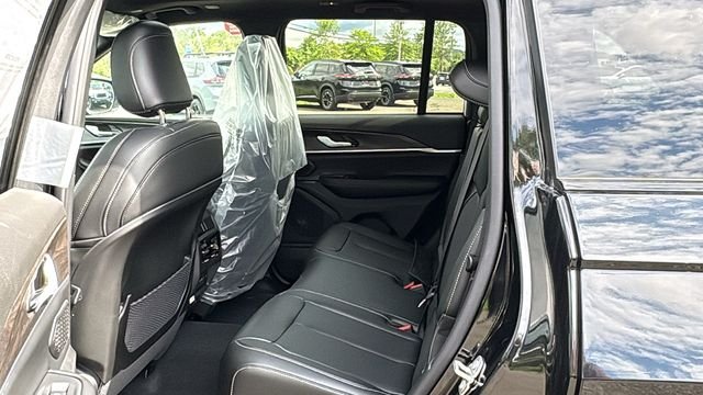 New 2026 Diamond Black Crystal Pearlcoat Jeep Limited image 23