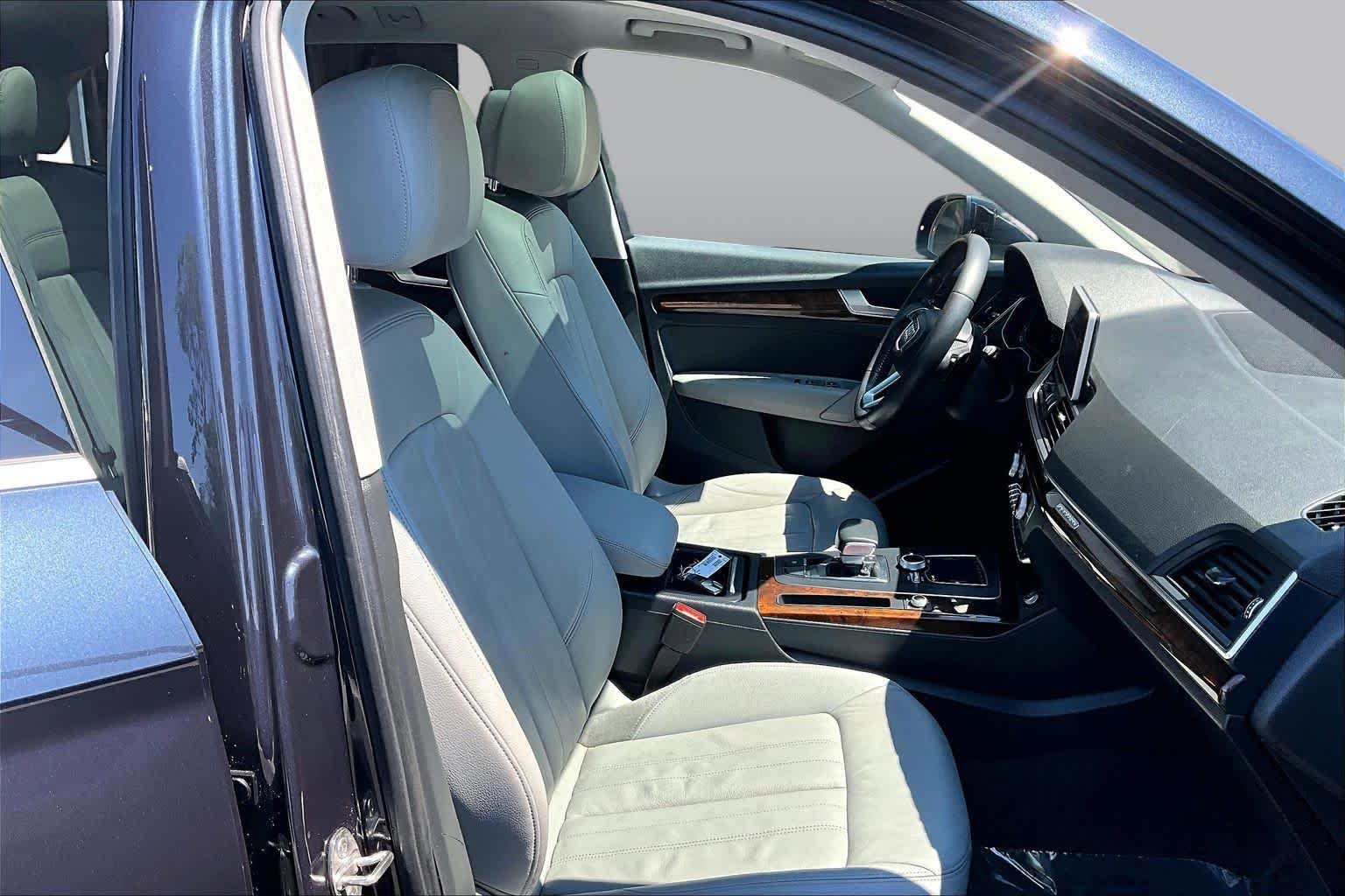 Used 2018 Moonlight Blue Metallic Audi Premium Plus image 9