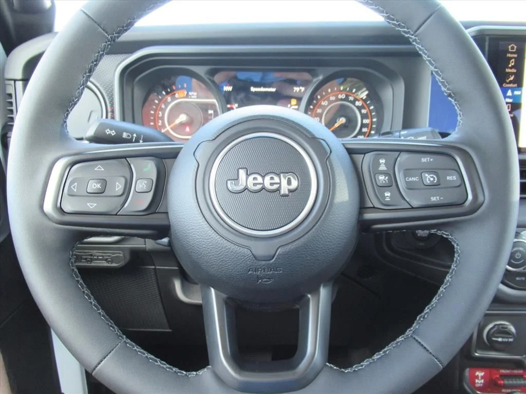 New 2026 Bright White Clear-Coat Exterior Paint Jeep Rubicon X image 22