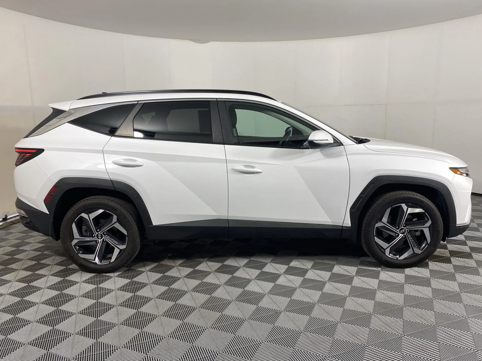 Used 2023 Serenity White Pearl Hyundai SEL image 3
