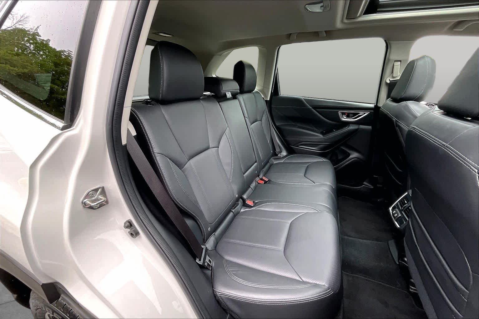 Used 2020 Crystal White Pearl Subaru Limited image 20