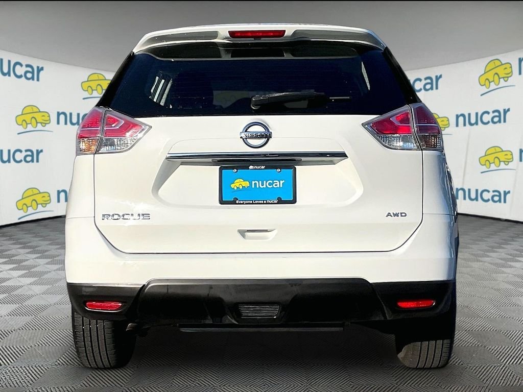 Used 2015 Glacier White Nissan S image 5