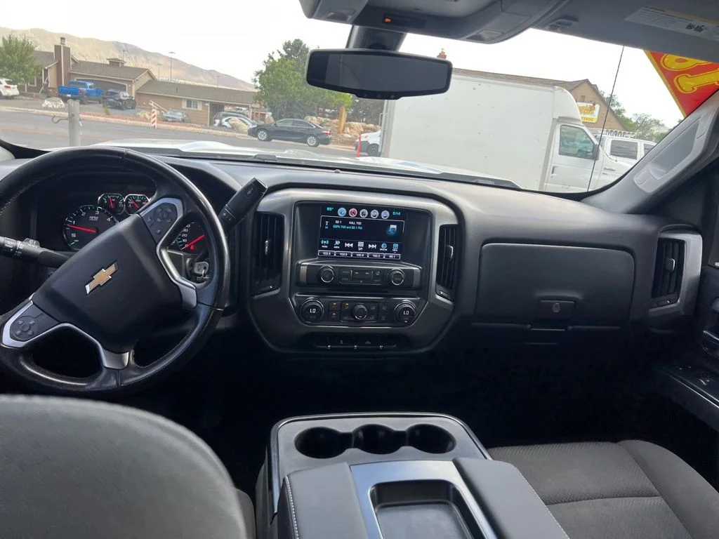 Used 2018 Silver Chevrolet LT image 17