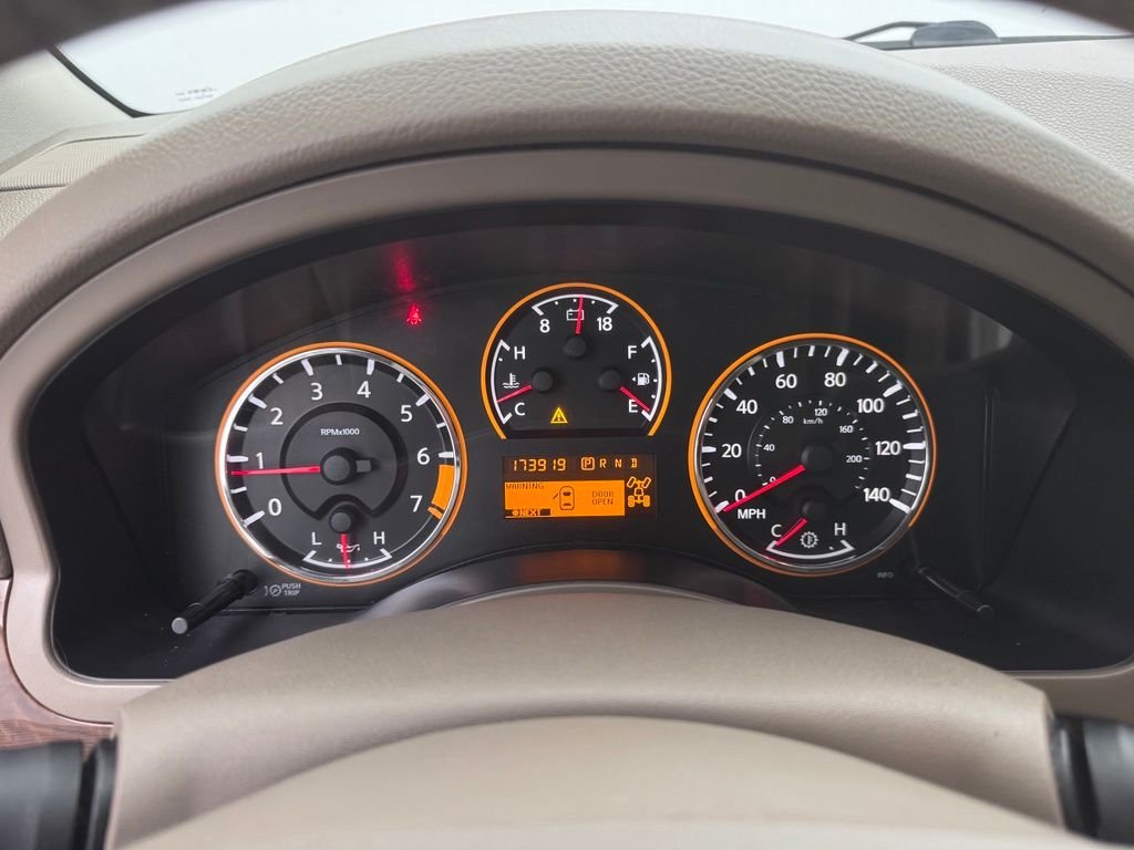 Used 2015 Pearl White Nissan Platinum image 26