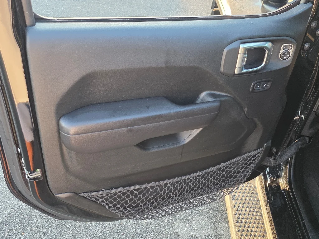 Used 2018 Black Clear Coat Jeep Unlimited Sport S image 31