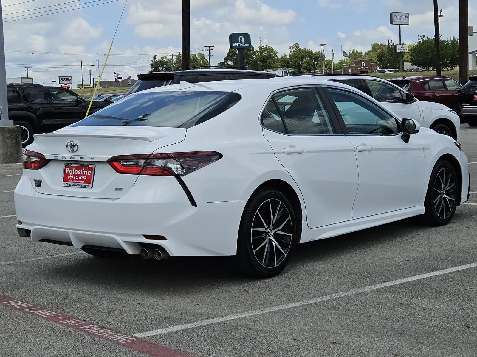 Used 2023 White Toyota SE Auto (Natl) image 4