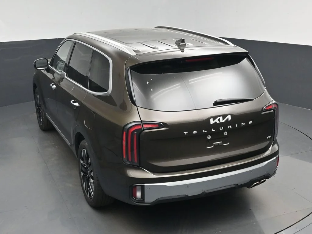 Used 2023 Green Kia SX-Prestige image 23