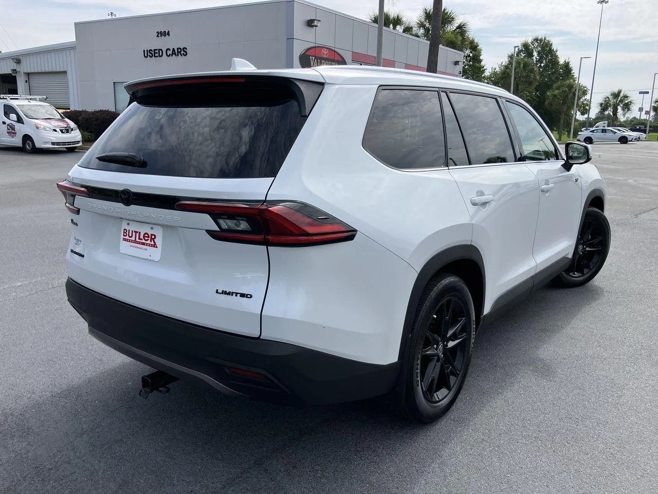 Certified Used 2025 White (Wind Chill Pearl) Toyota Limited image 5