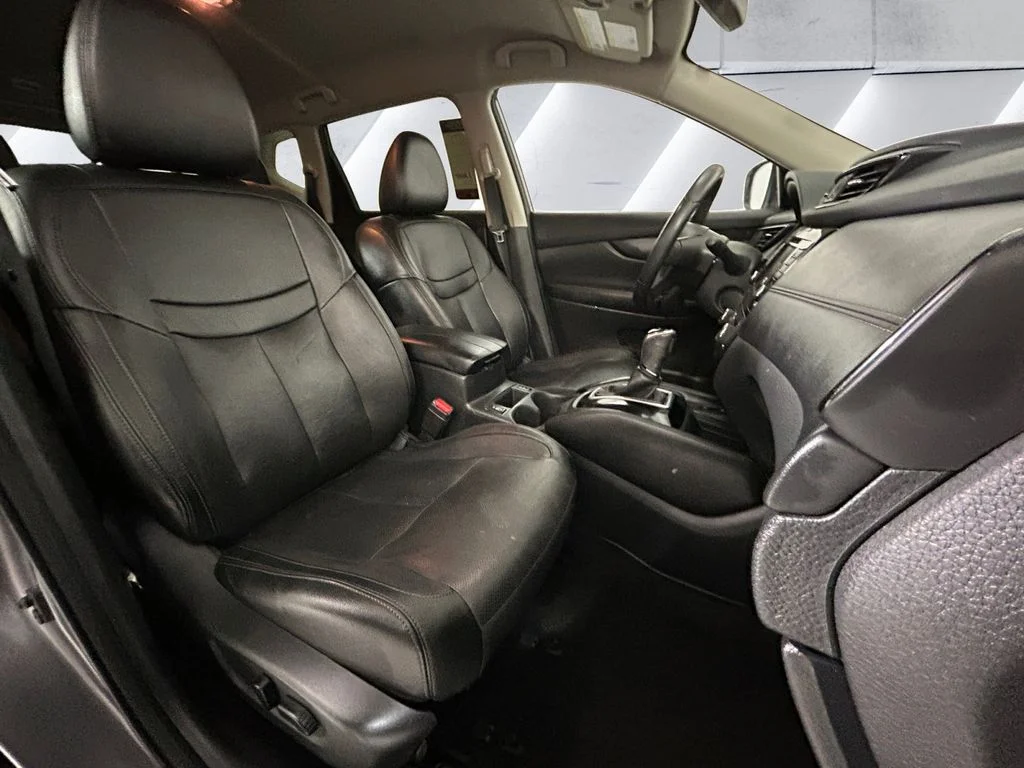 Used 2019 Gray Nissan SL image 14