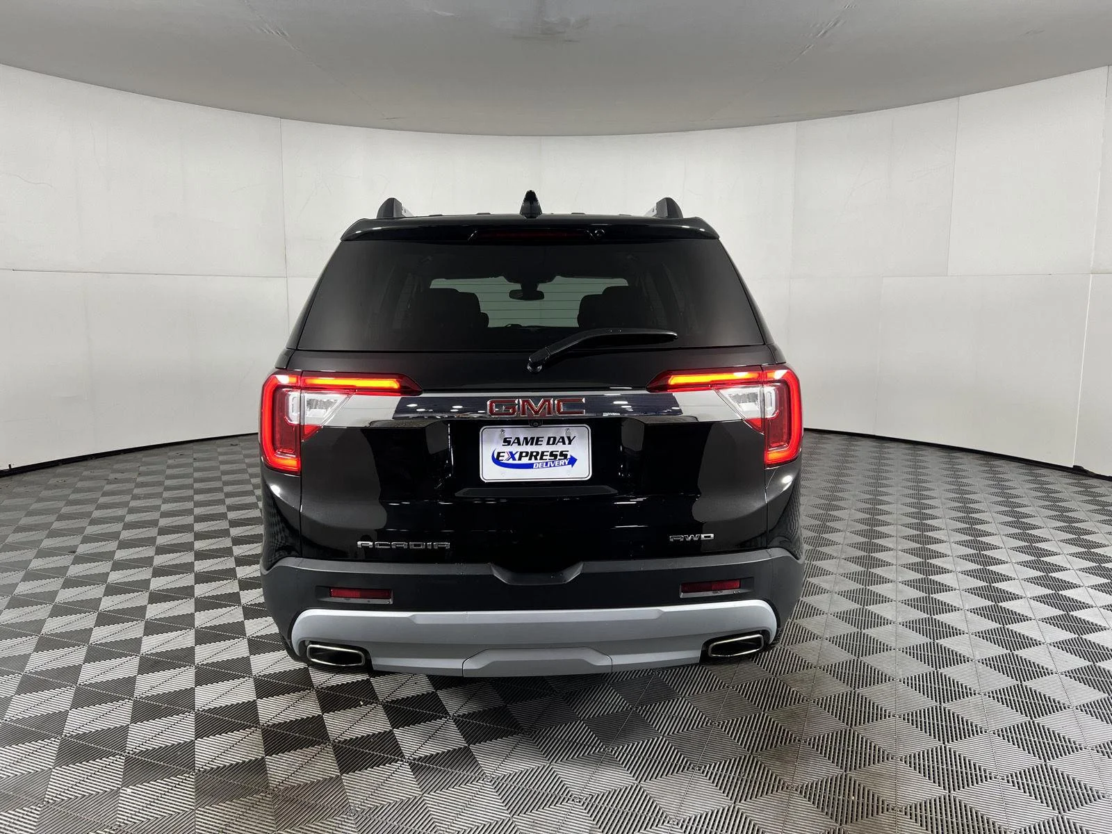 Used 2023 Ebony Twilight Metallic GMC SLE image 7