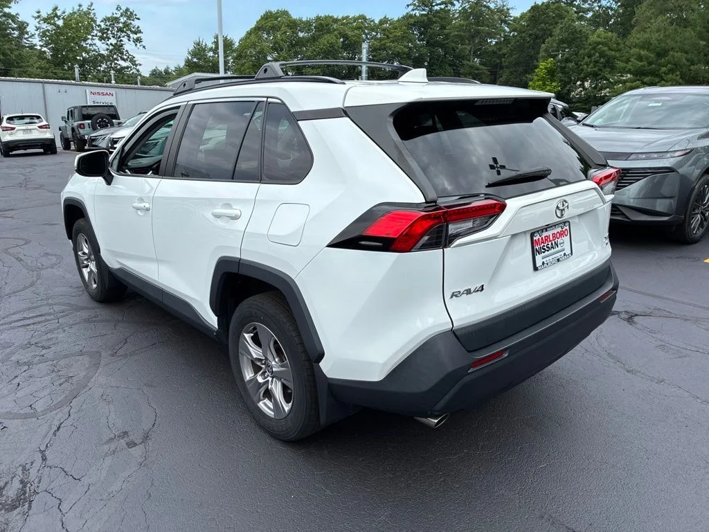 Used 2022 White Toyota XLE image 5