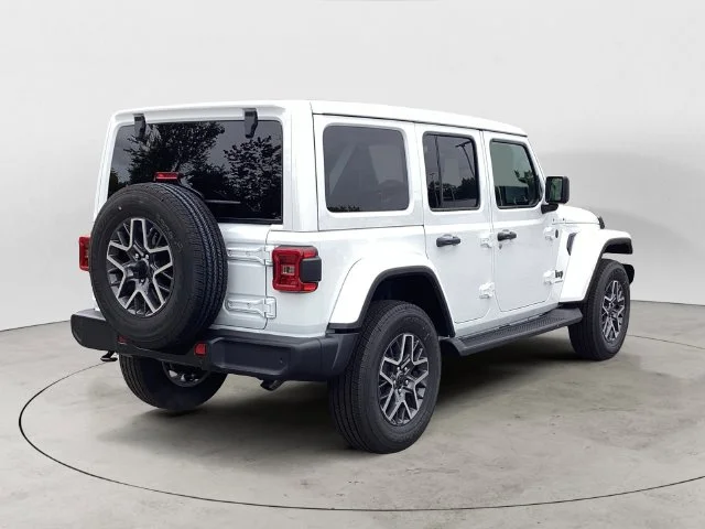 New 2026 Bright White Clearcoat Jeep 4-DOOR SAHARA image 6