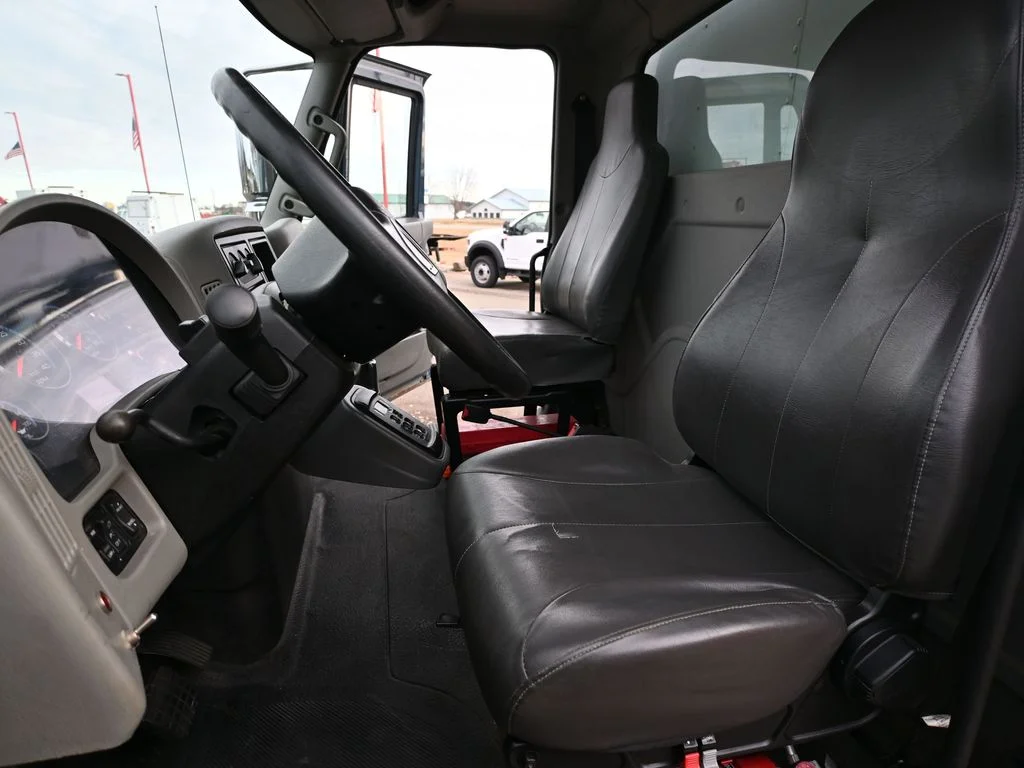 Used 2013 Blue International Series 4400 image 30