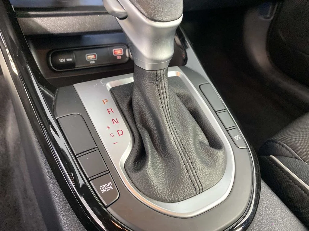 Used 2024 White Kia GT-Line image 21